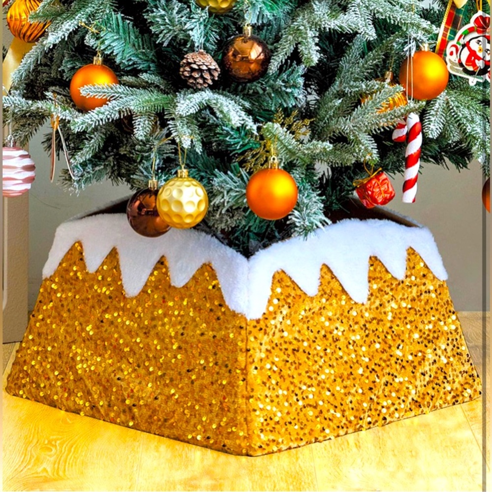 Christmas Tree Collar
Christmas Tree Skirt
Gold Sequins with Snow Cover Design